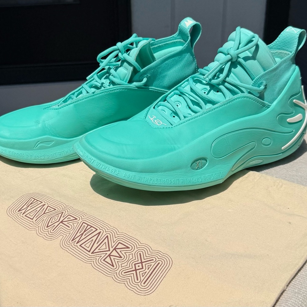 Stylish Athletic Shoes in Teal